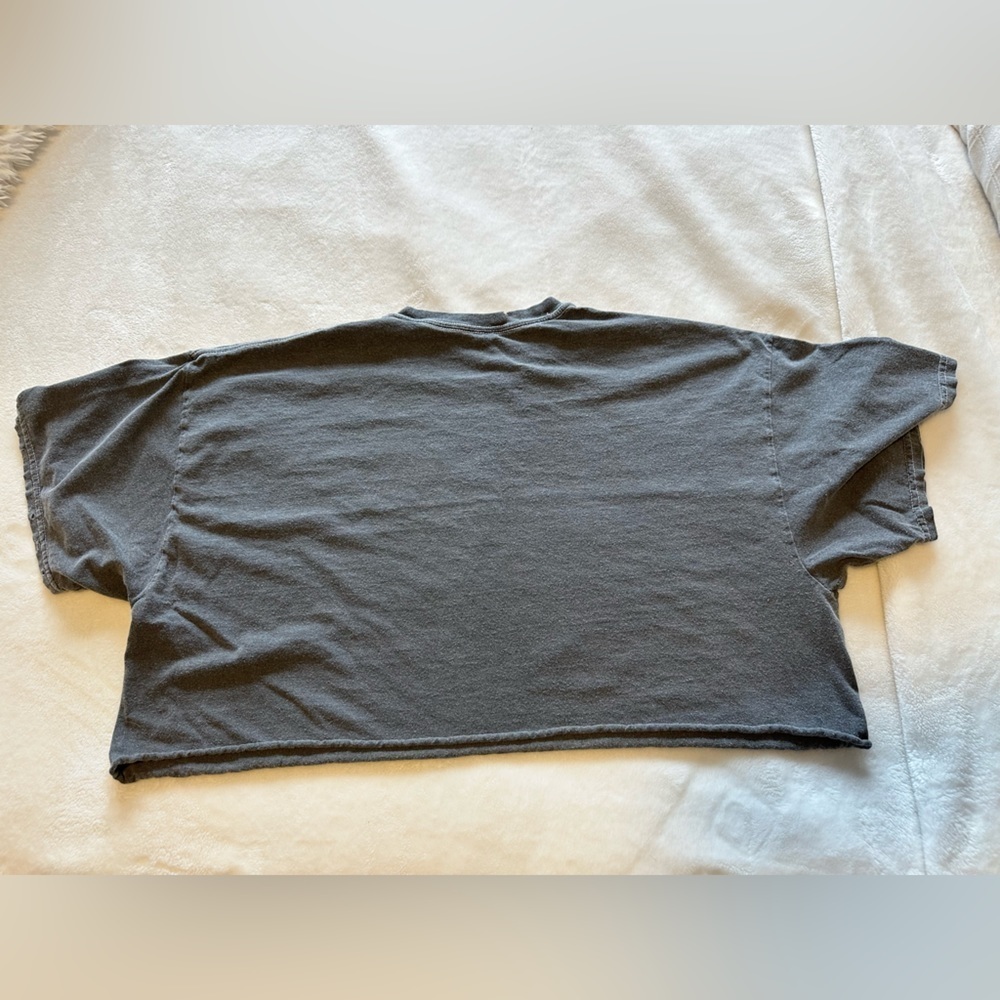 Graphic Cropped Shirt - Picture 4 of 7